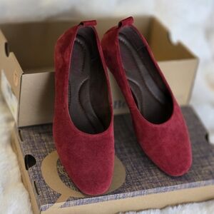 Born Red (Opera) Suede Flats Sz 7 M